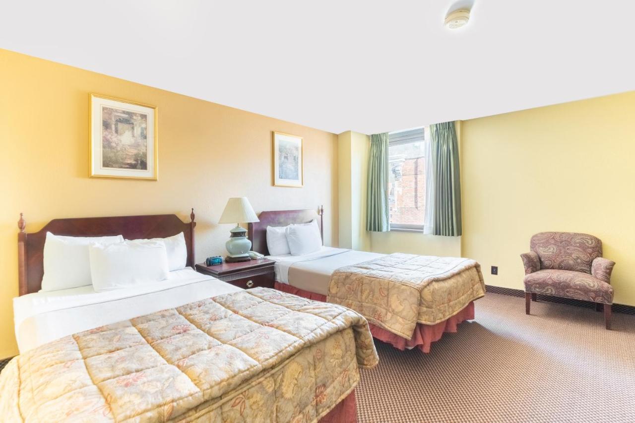 Mclure Hotel Wheeling Buitenkant foto