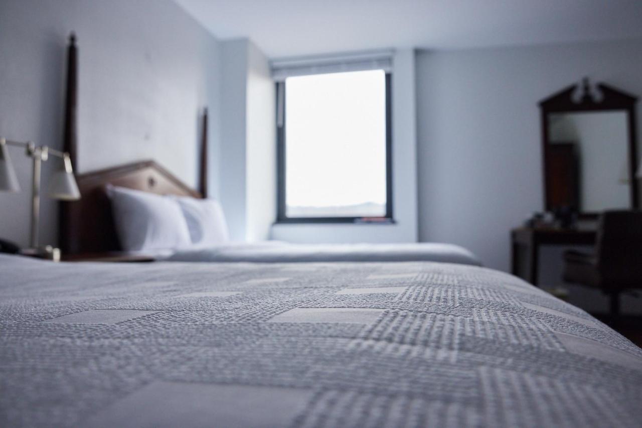 Mclure Hotel Wheeling Buitenkant foto