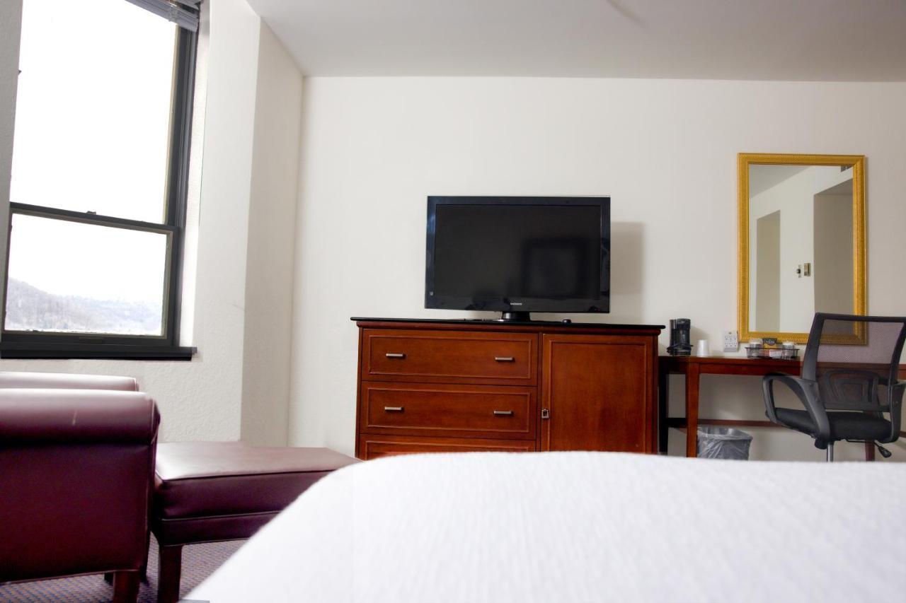 Mclure Hotel Wheeling Buitenkant foto