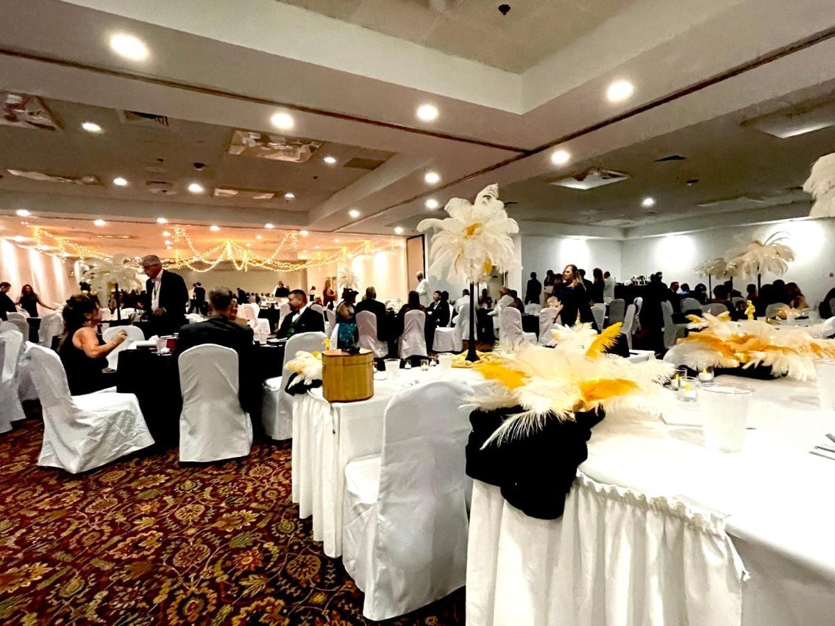 Mclure Hotel Wheeling Buitenkant foto