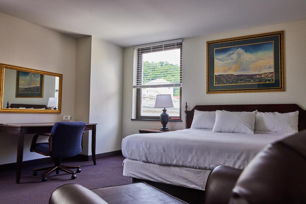 Mclure Hotel Wheeling Buitenkant foto