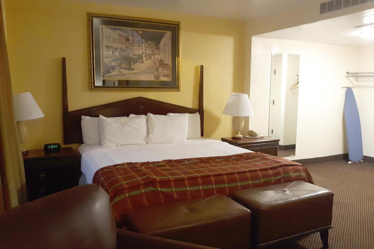 Mclure Hotel Wheeling Buitenkant foto