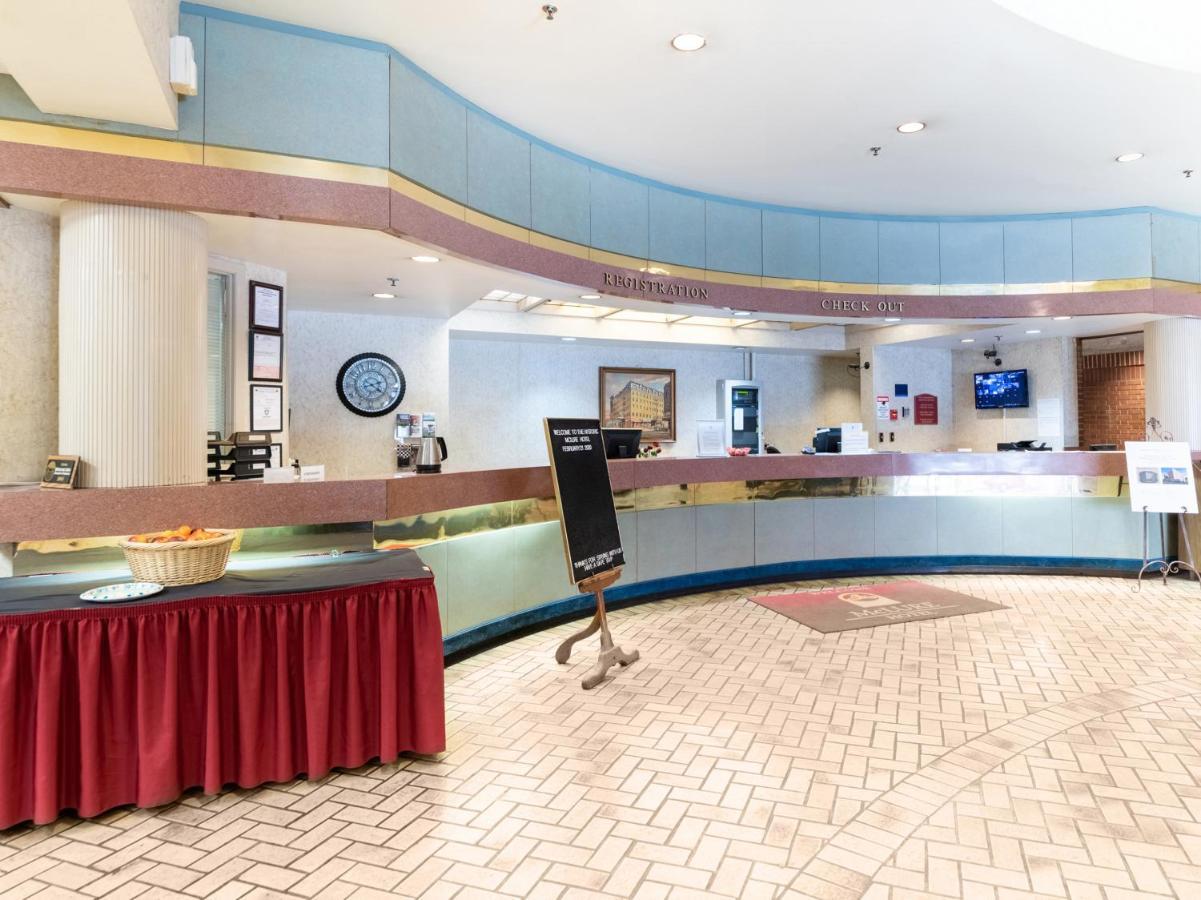 Mclure Hotel Wheeling Buitenkant foto
