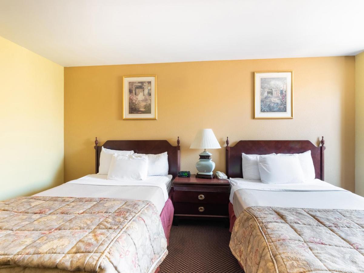 Mclure Hotel Wheeling Buitenkant foto