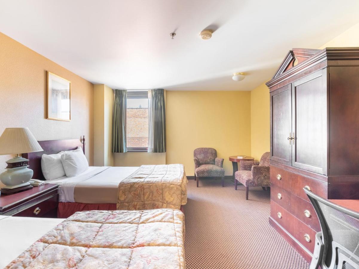 Mclure Hotel Wheeling Buitenkant foto