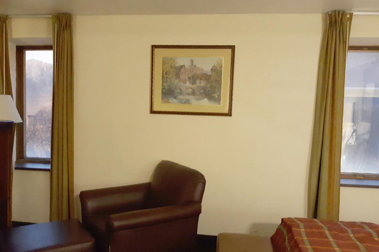 Mclure Hotel Wheeling Buitenkant foto