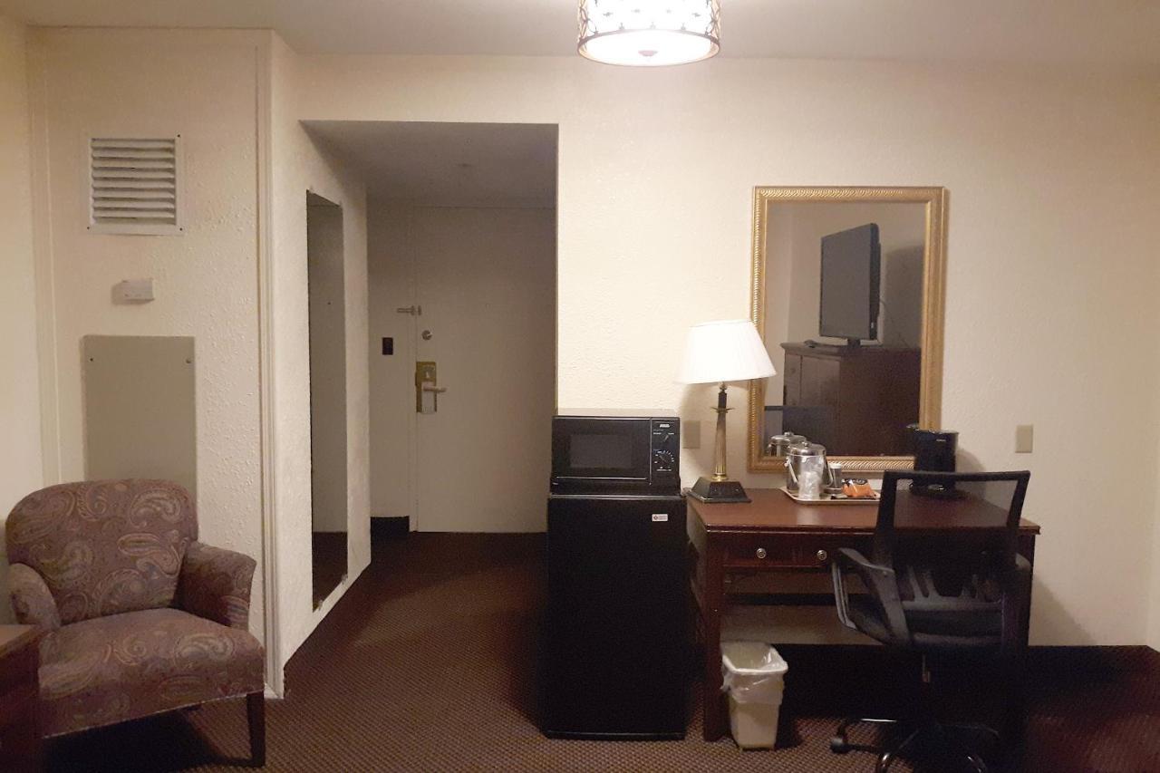 Mclure Hotel Wheeling Buitenkant foto