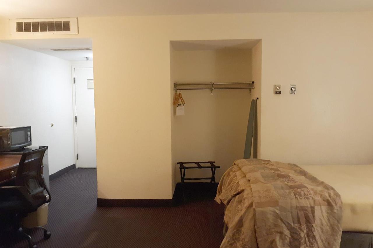 Mclure Hotel Wheeling Buitenkant foto